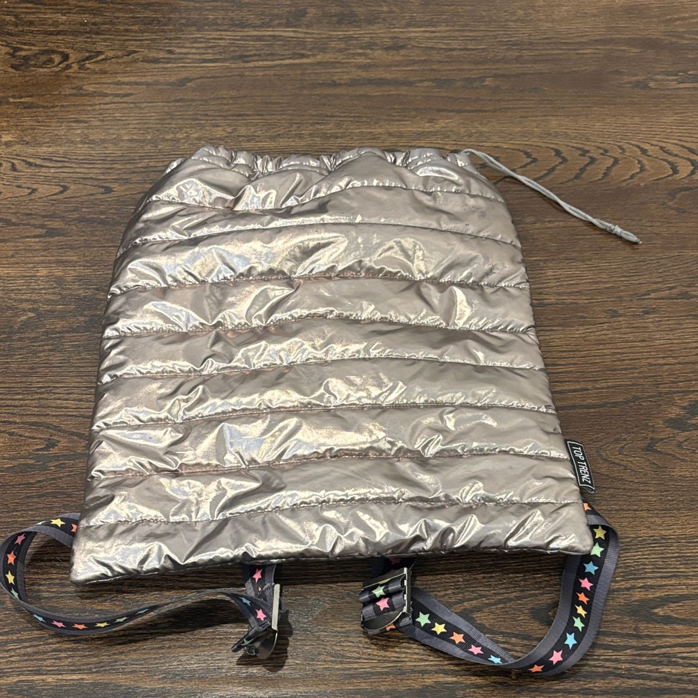 Top Trenz Kids Shiny Silver Drawstring Backpack With Rainbow Stars